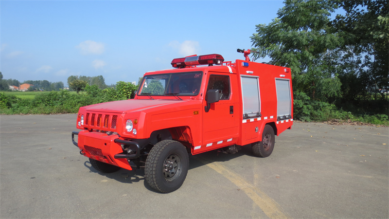勇士四驅(qū)單排水罐消防車