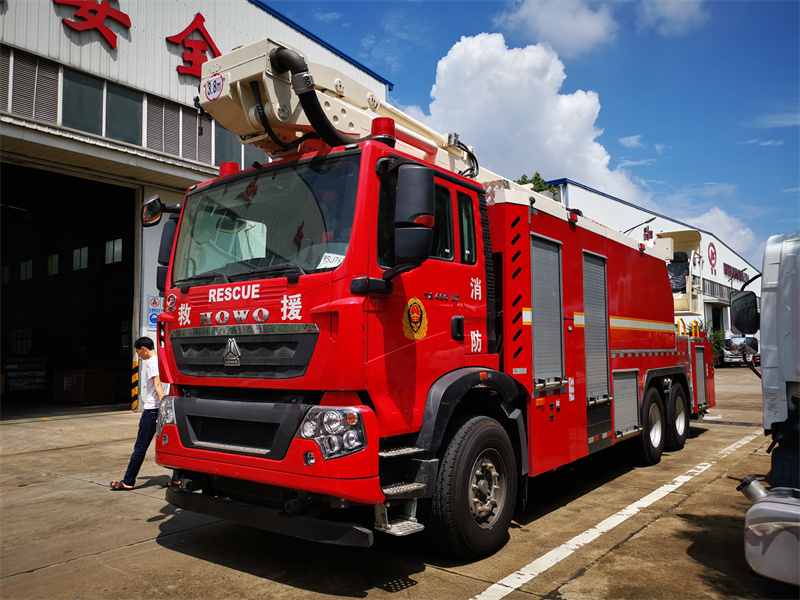 重汽32米舉高噴射消防車(chē)