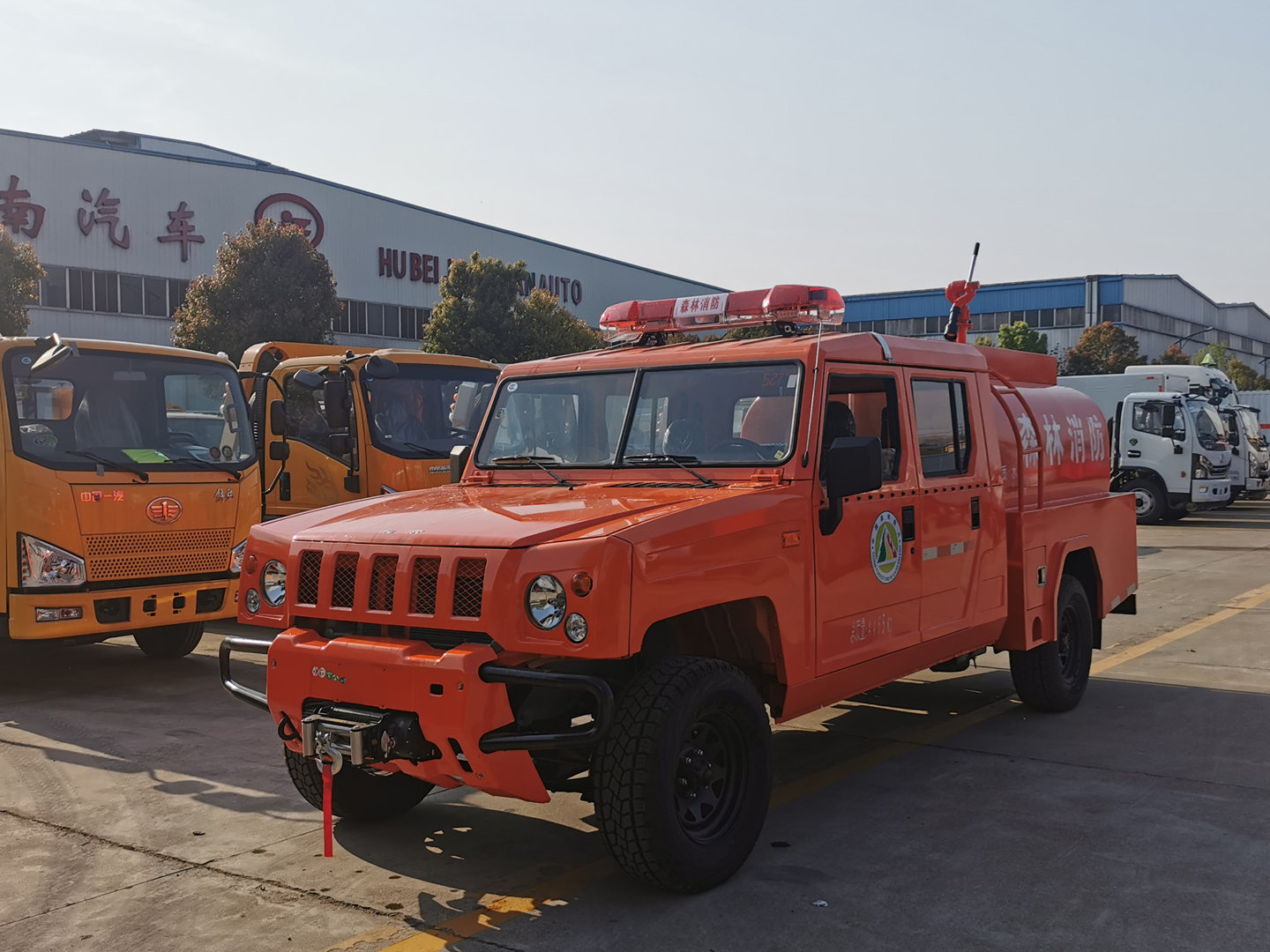 勇士雙排四驅(qū)供水車（圓罐）JDF5040GGSB6