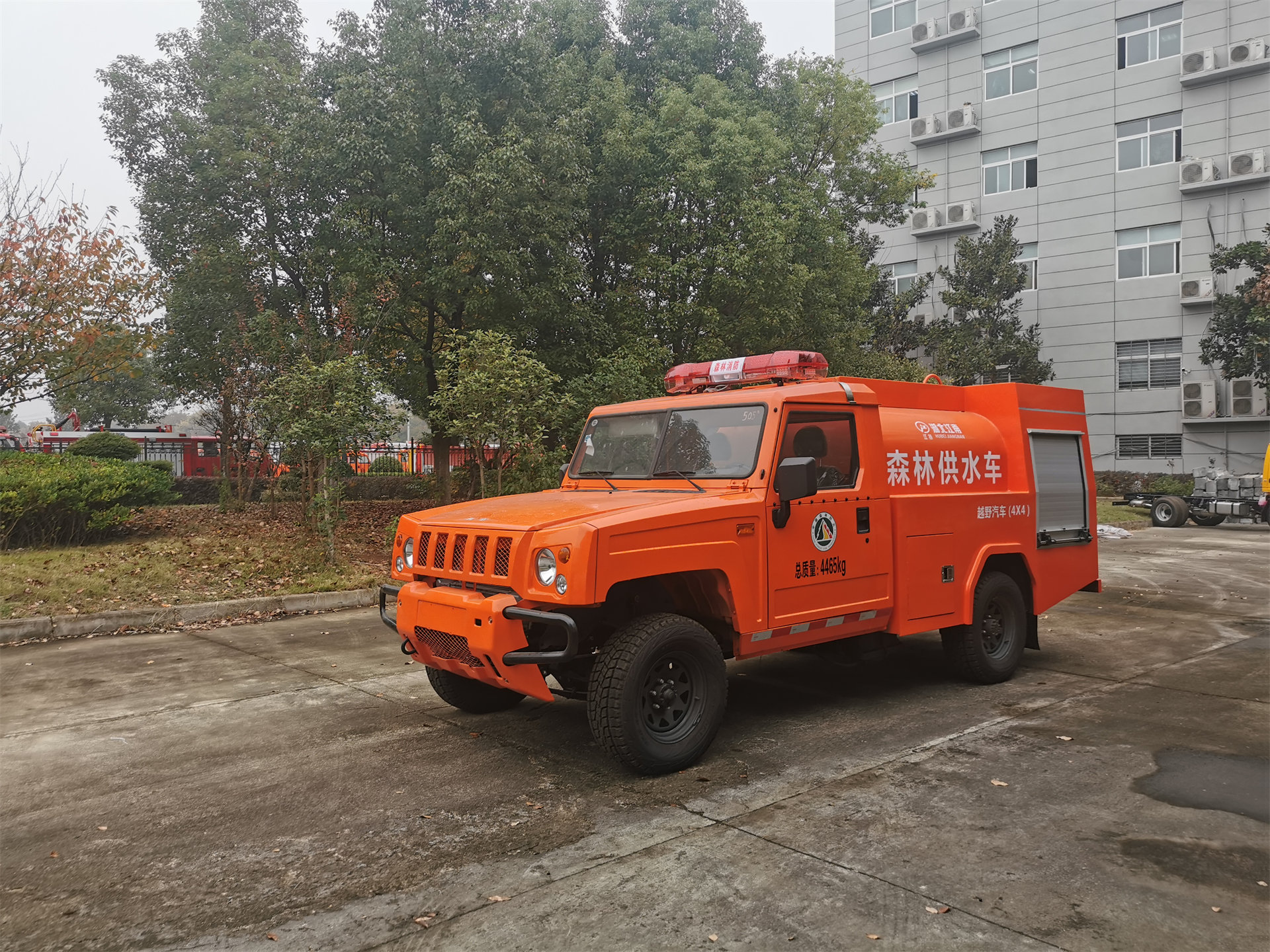 勇士單排四驅(qū)供水車（方圓罐）JDF5042GGSBAW6