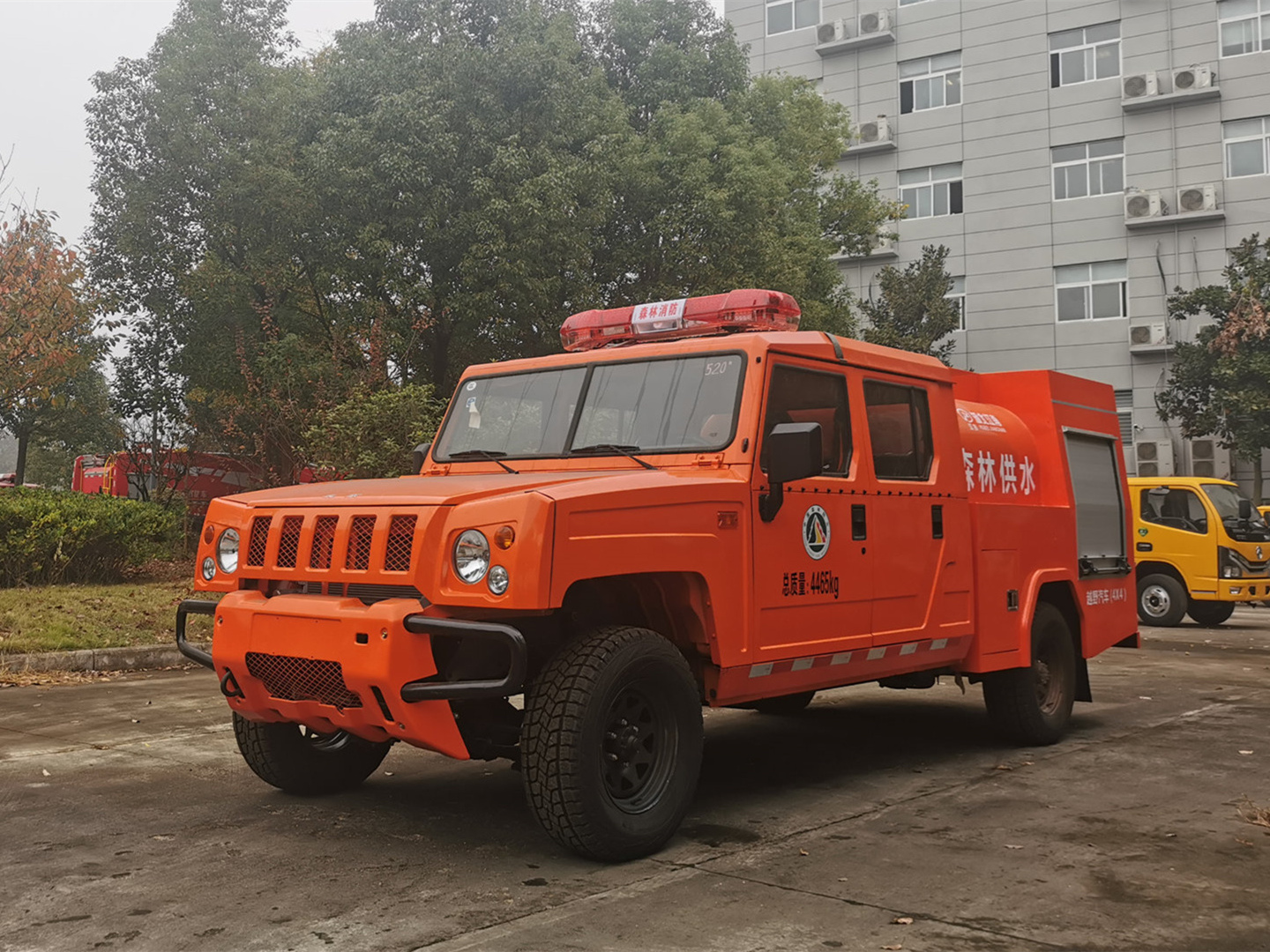 滅火車，勇士雙排四驅(qū)供水車（方圓罐）JDF5043GGSBAW6