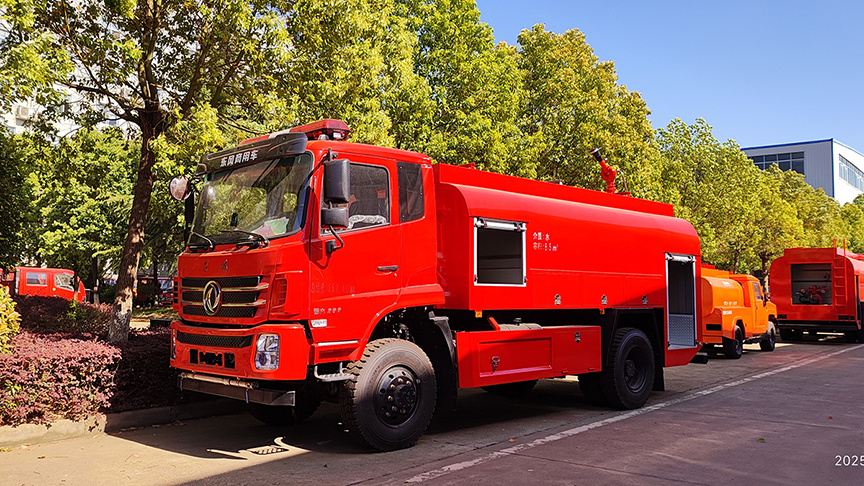 （四驅(qū)）東風(fēng)華神8.5噸消防灑水車
