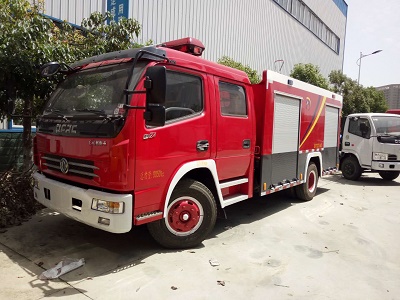 東風(fēng)多利卡4噸泡沫消防車