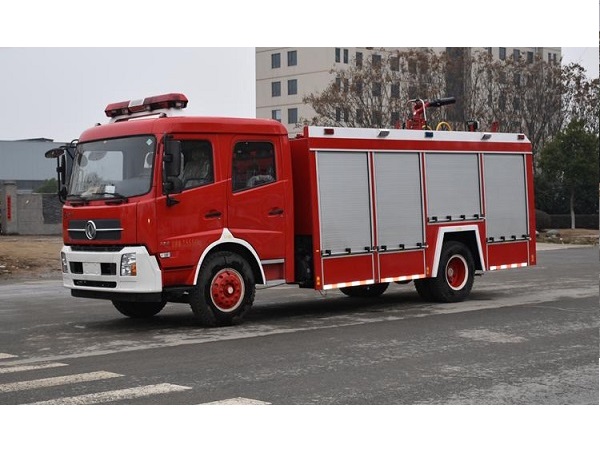 東風(fēng)天錦6噸水罐消防車【內(nèi)藏】