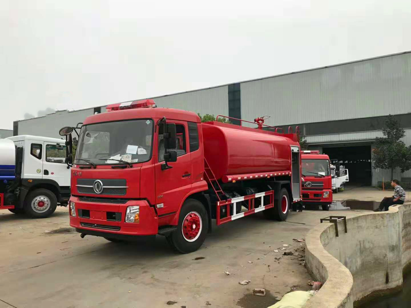 東風(fēng)天錦10噸消防灑水車